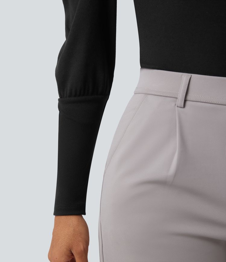 Enger Arbeitsbodysuit aus geripptem Strick mit hohem Kragen und Puffärmeln