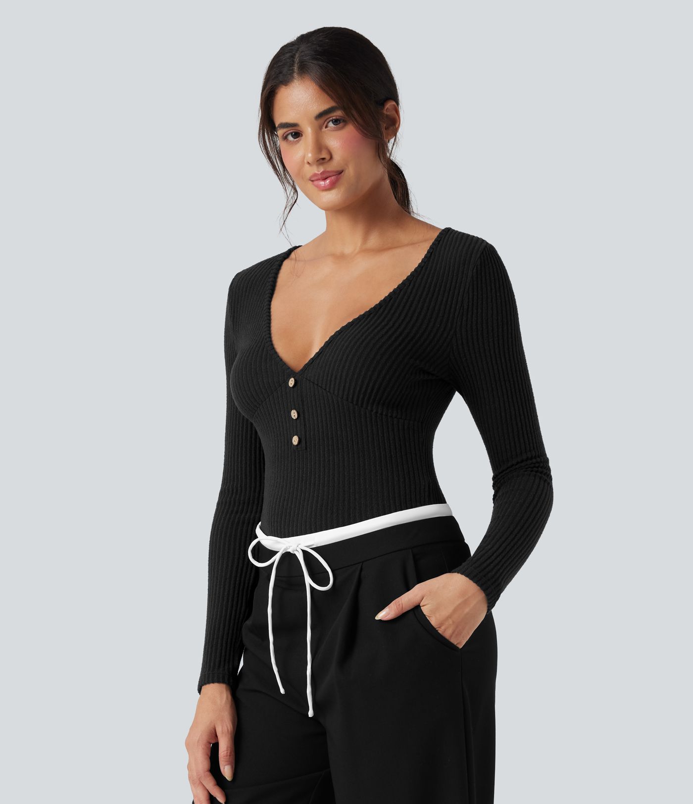 Top casual ajustado de punto acanalado con escote en V, mangas largas y efecto jaspeado