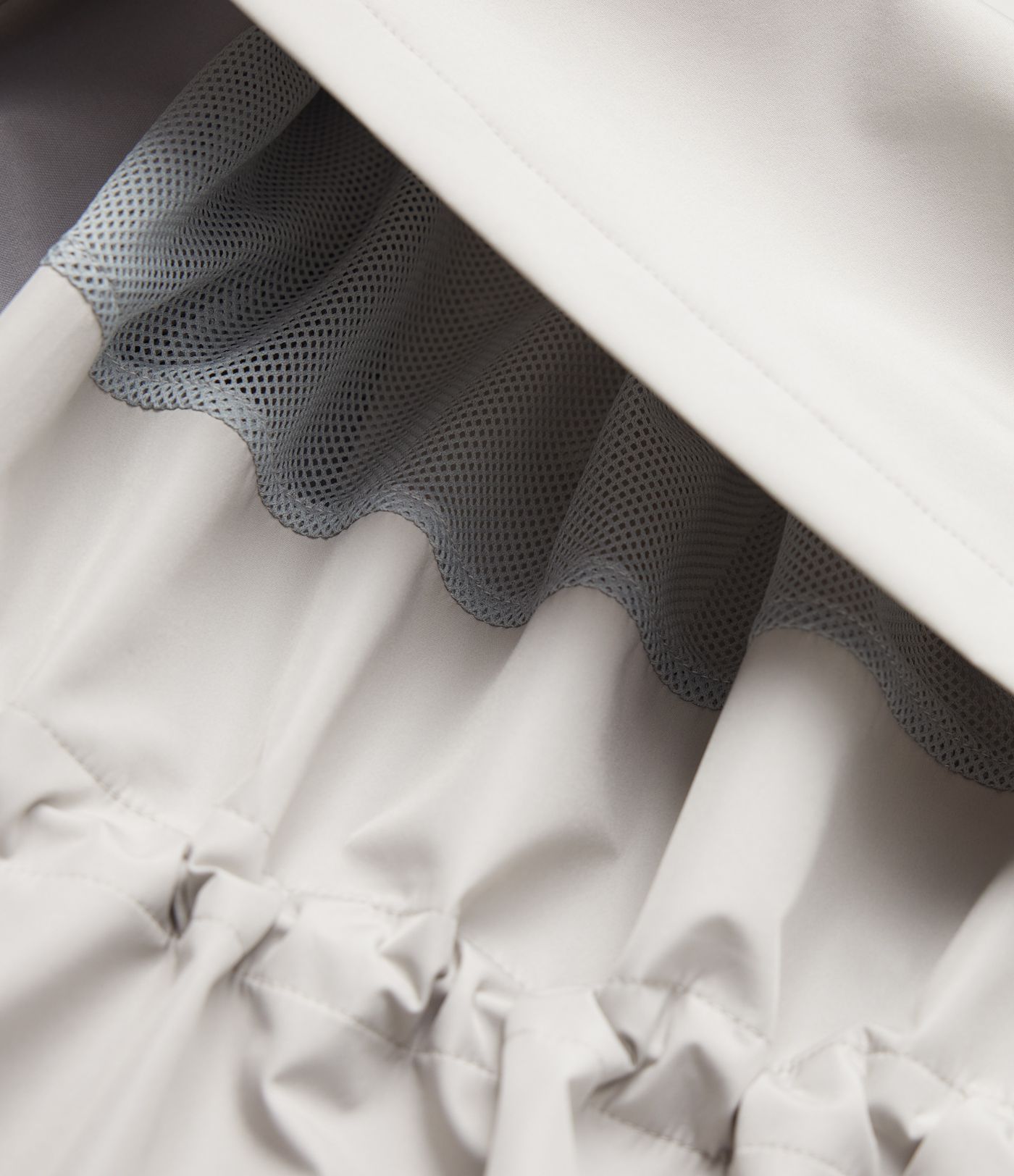 Waterproof Hooded Contrast Mesh Drawstring Hiking Windbreaker Jacket with Pockets