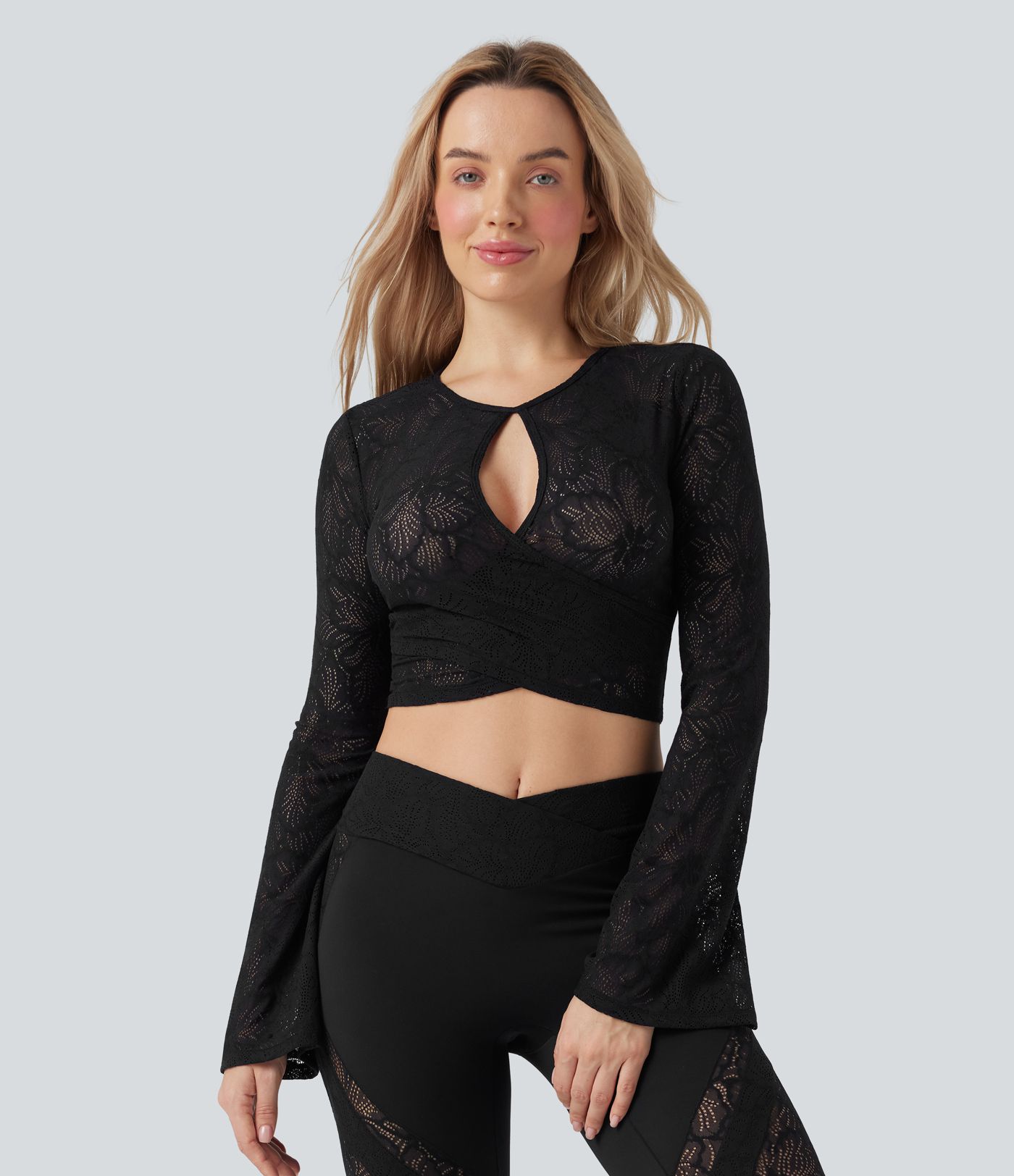Haut de sport yoga col rond manches longues à volants découpé dentelle transparente
