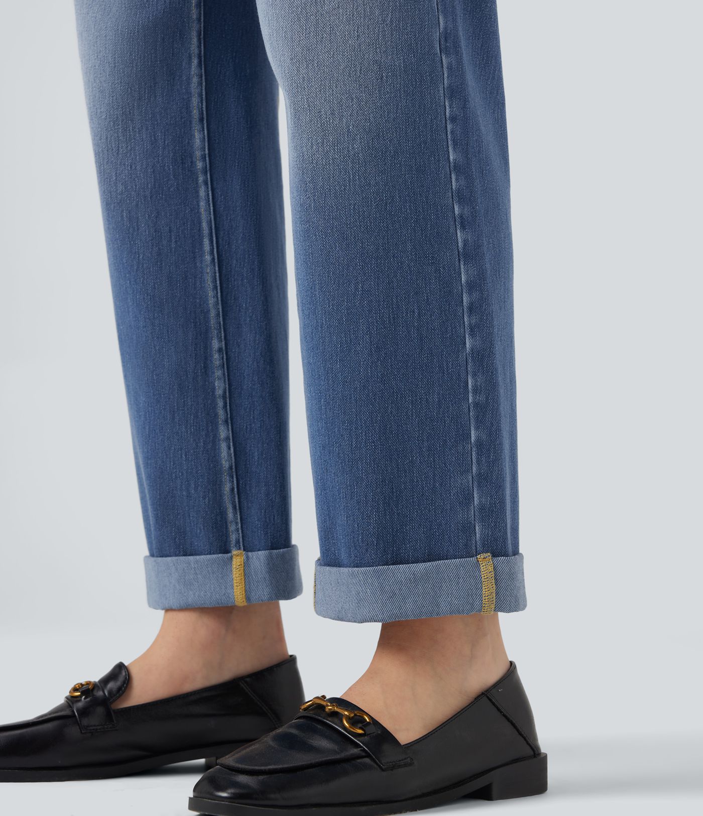 Halara Flex™ Jean décontracté taille mi-haute, coupe droite, avec des poches