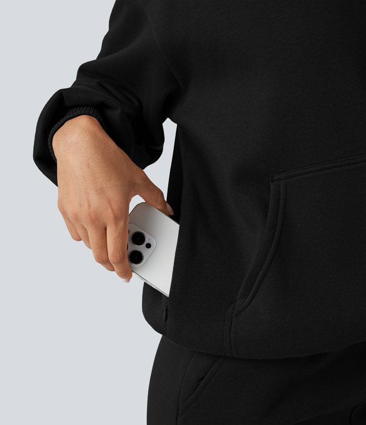 Kapuutsiga, tõmblukuga fliisist vabaajapusa taskutega