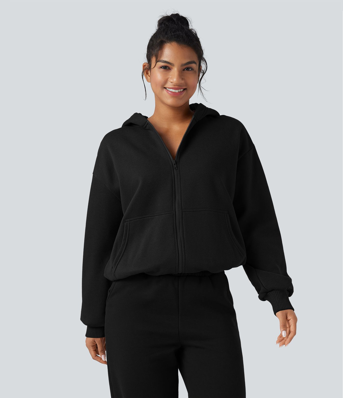 Kapuutsiga, tõmblukuga fliisist vabaajapusa taskutega