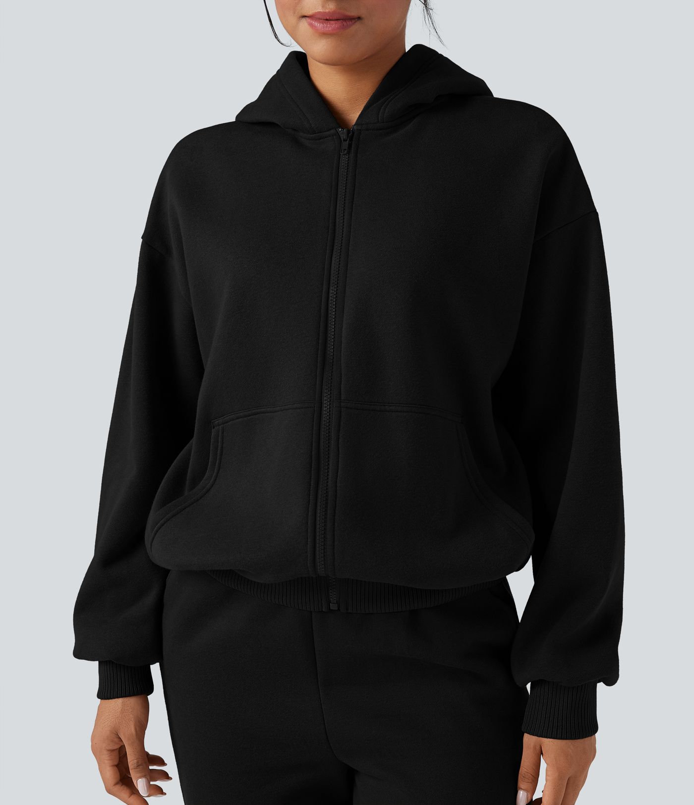 Kapuutsiga, tõmblukuga fliisist vabaajapusa taskutega