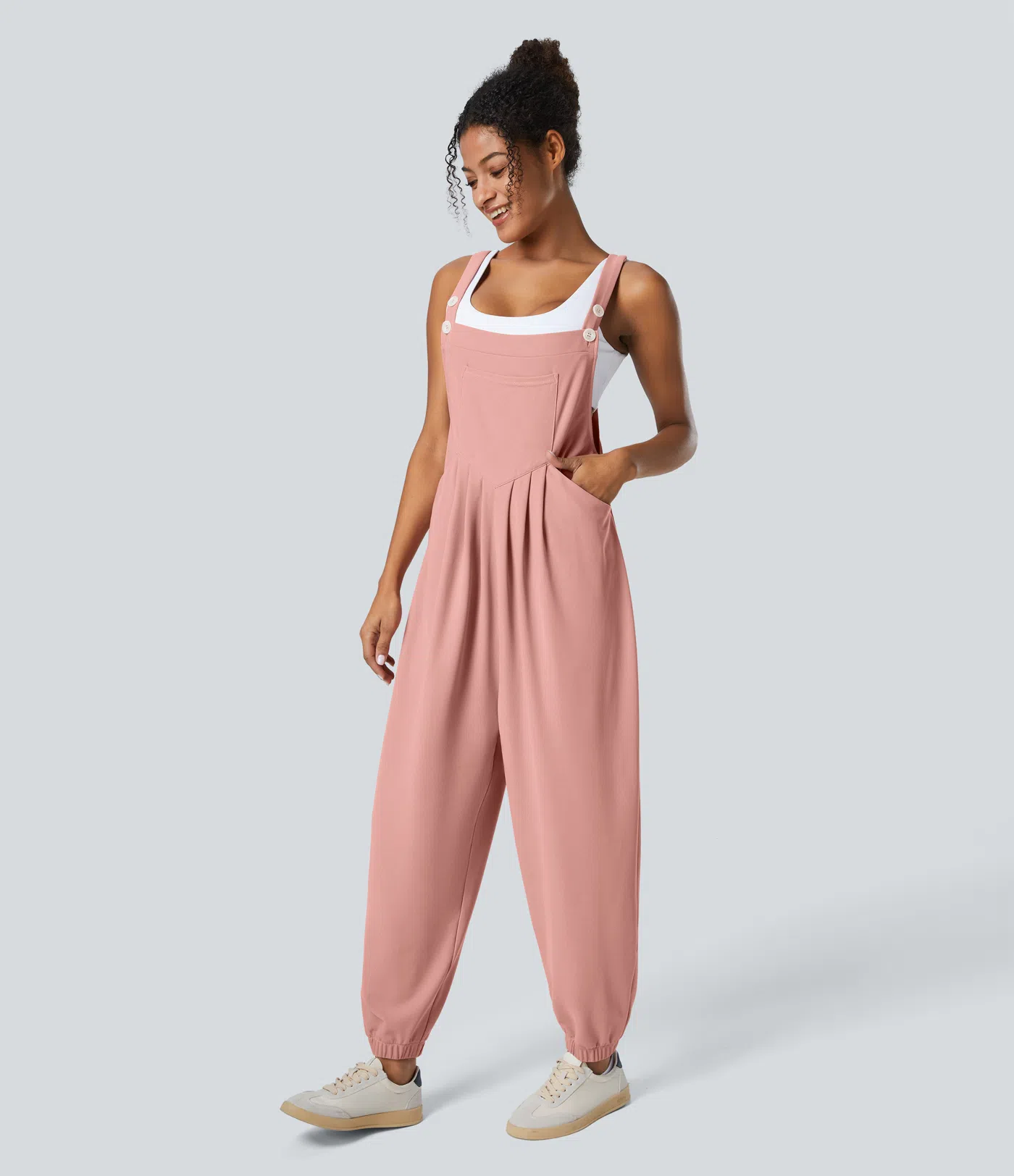 Jogger-Jumpsuit mit verstellbarem Gürtel und Knöpfen, mehreren Taschen und Waffelmuster