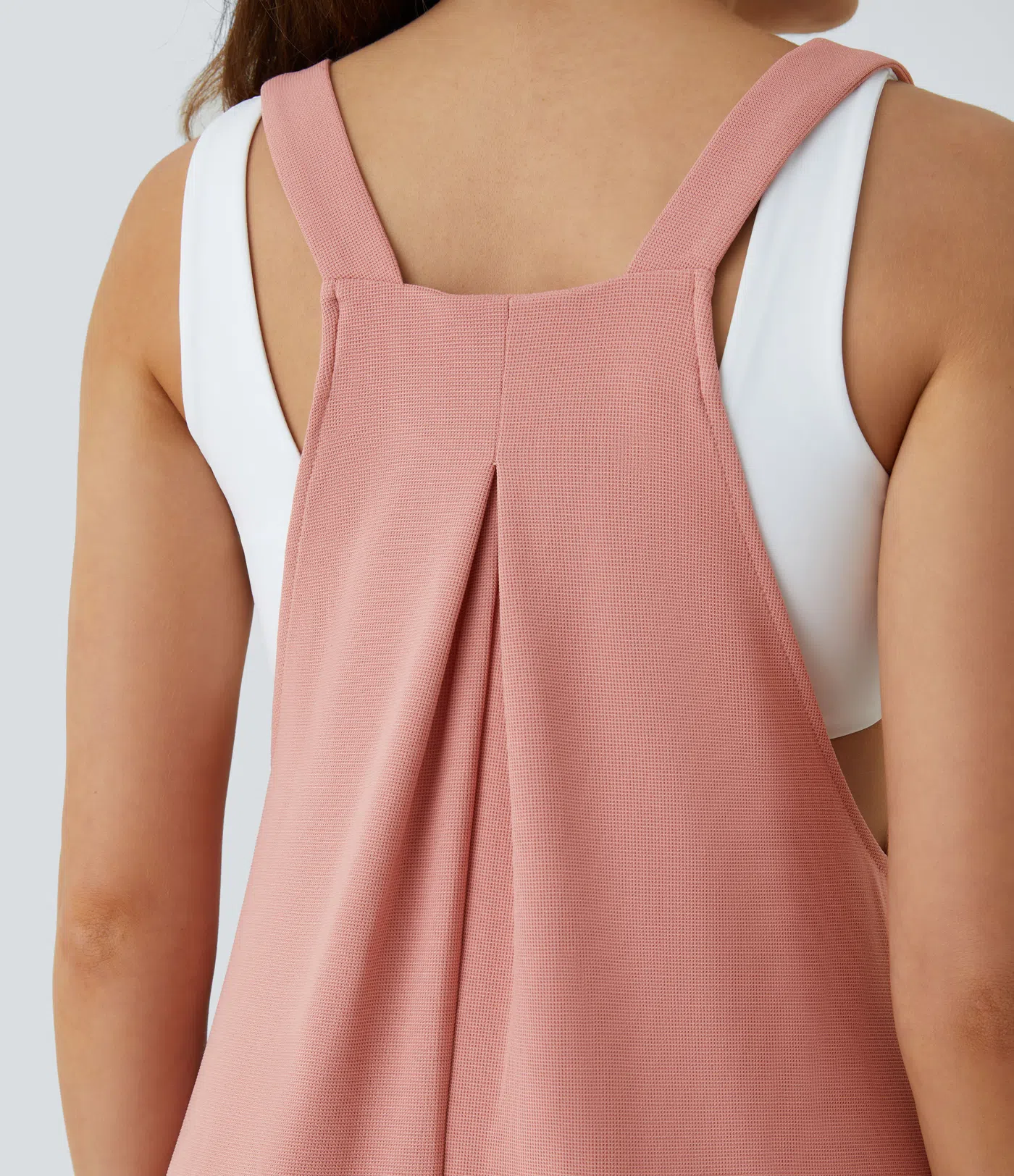 Jogger-Jumpsuit mit verstellbarem Gürtel und Knöpfen, mehreren Taschen und Waffelmuster