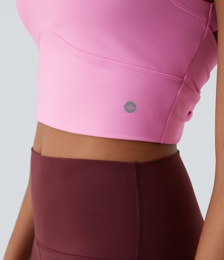 Top corto de yoga SoftlyZero™ Plush afelpado con abertura en copas D-F