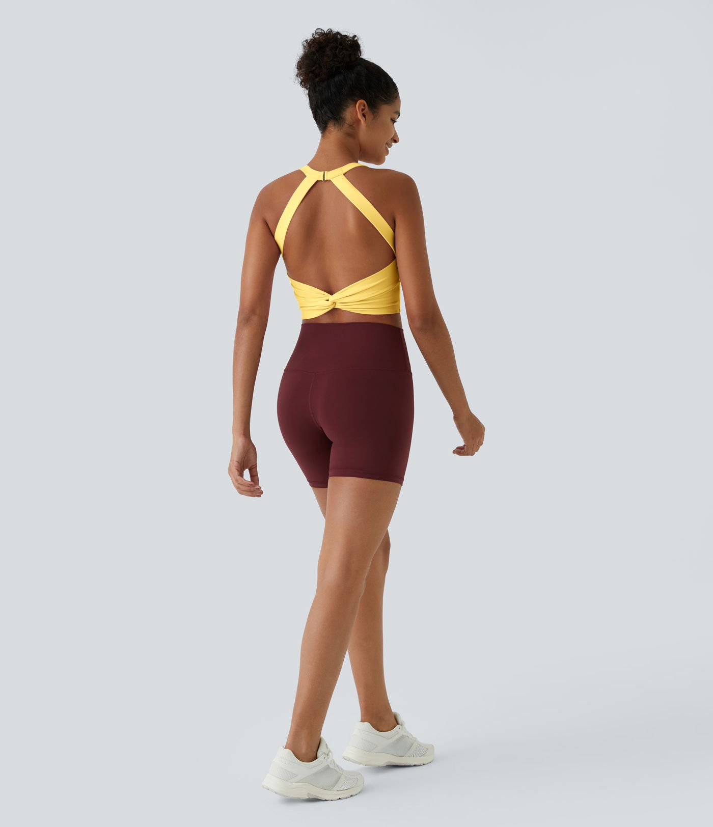 SoftlyZero™ yoga débardeur coupé et découpé à faible maintien pour bonnets A-C