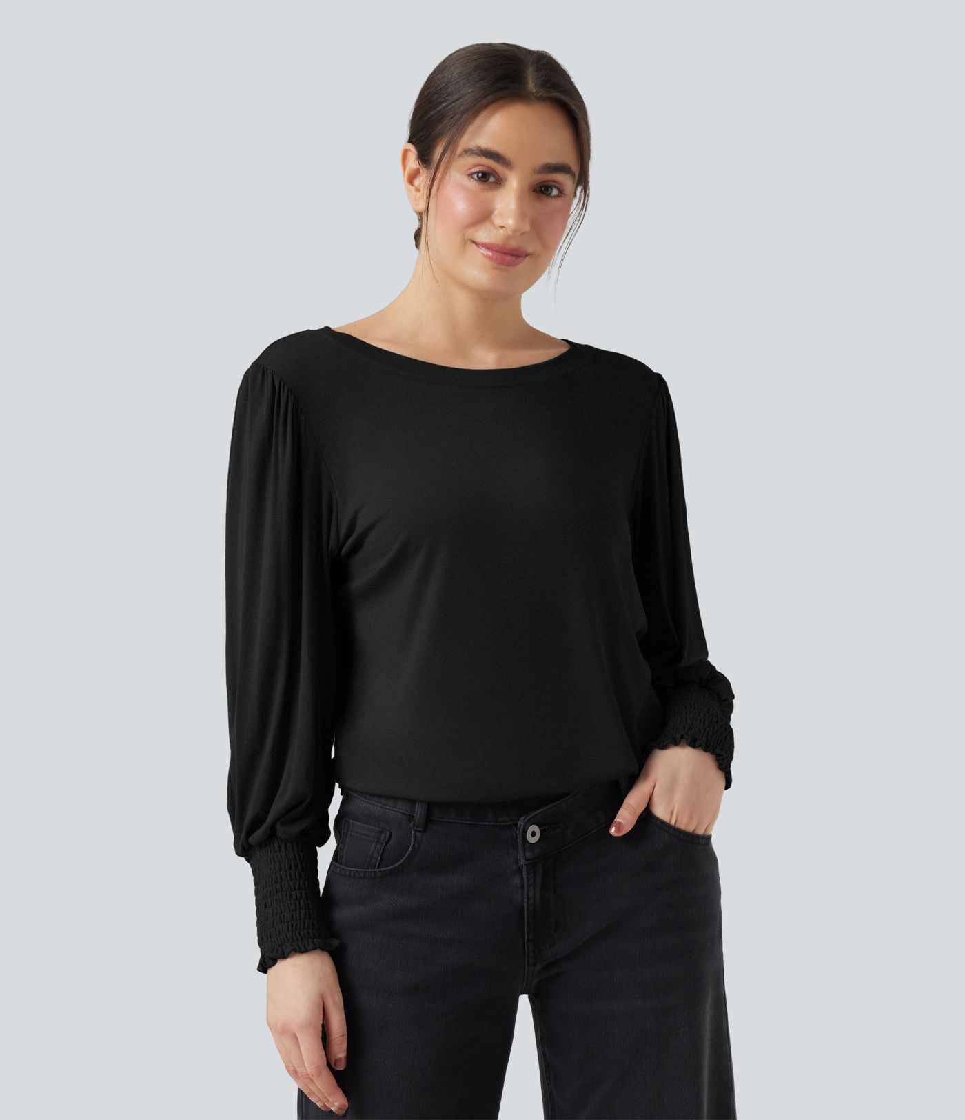 Hversdagslegur toppur með hringháls og púffermum