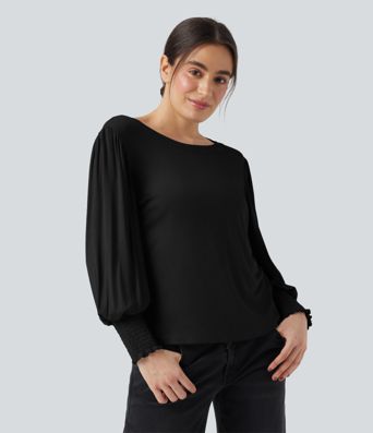 Hversdagslegur toppur með hringháls og púffermum