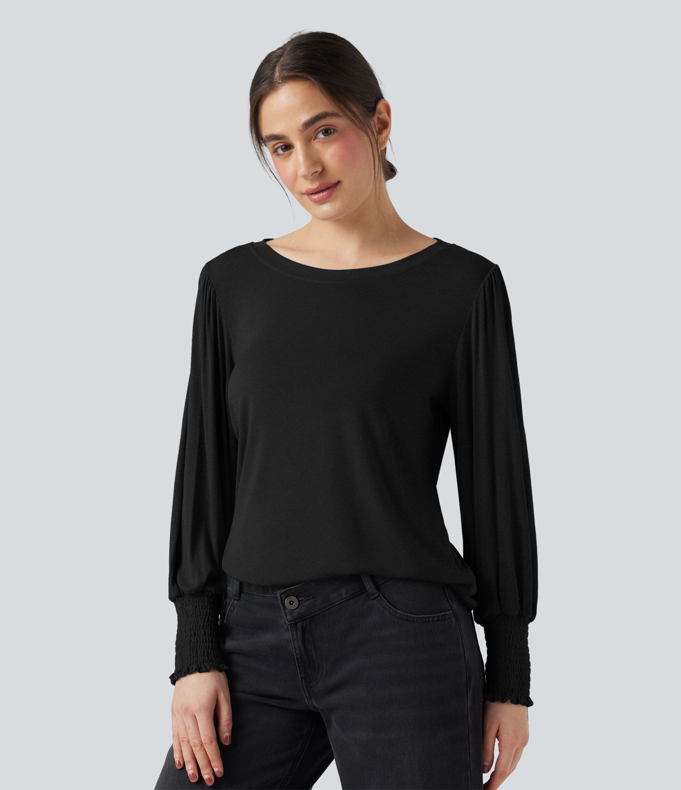 Hversdagslegur toppur með hringháls og púffermum