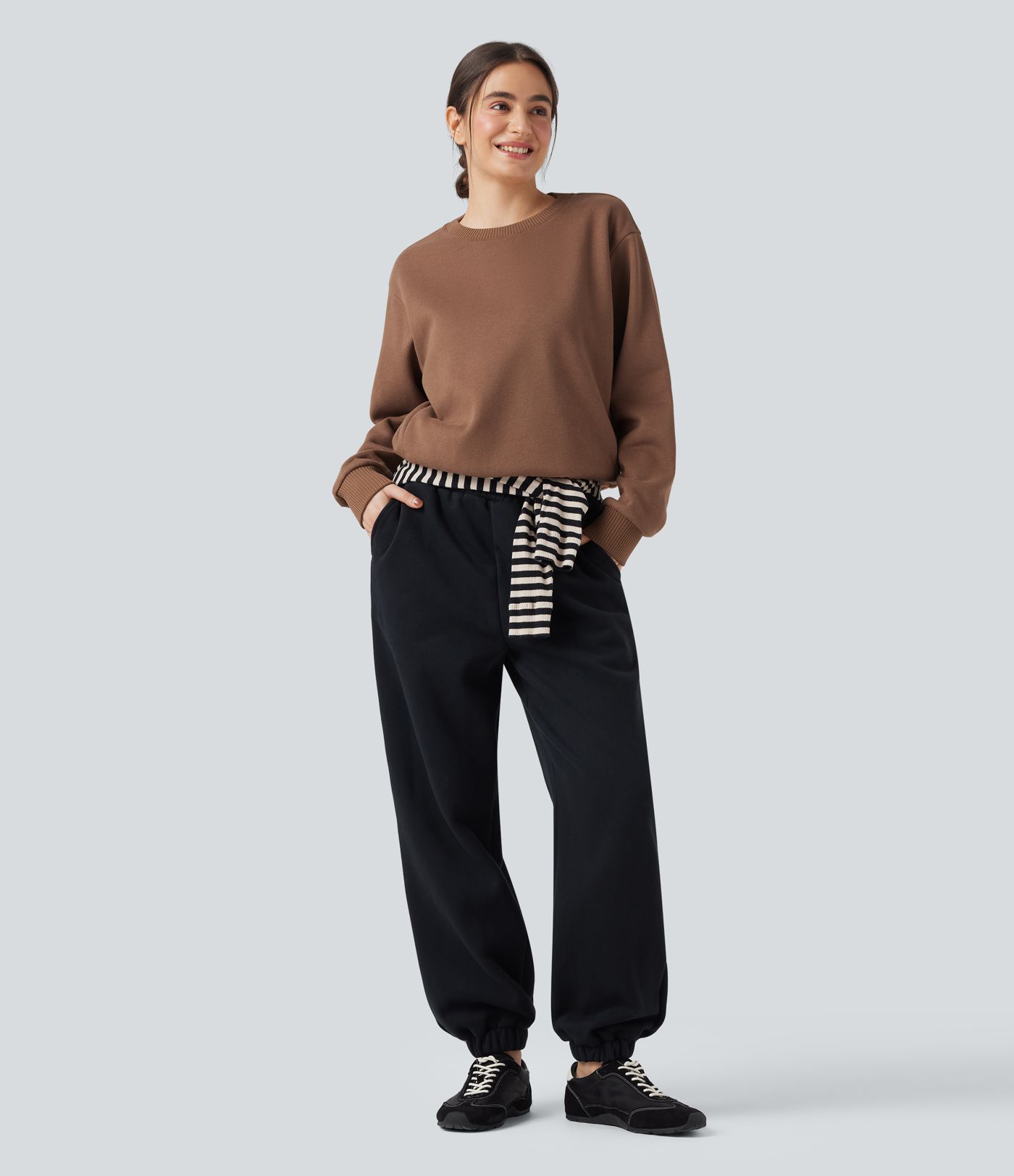 Round Neck Long Sleeve Fleece Casual Cotton Sweatshirt with Pockets