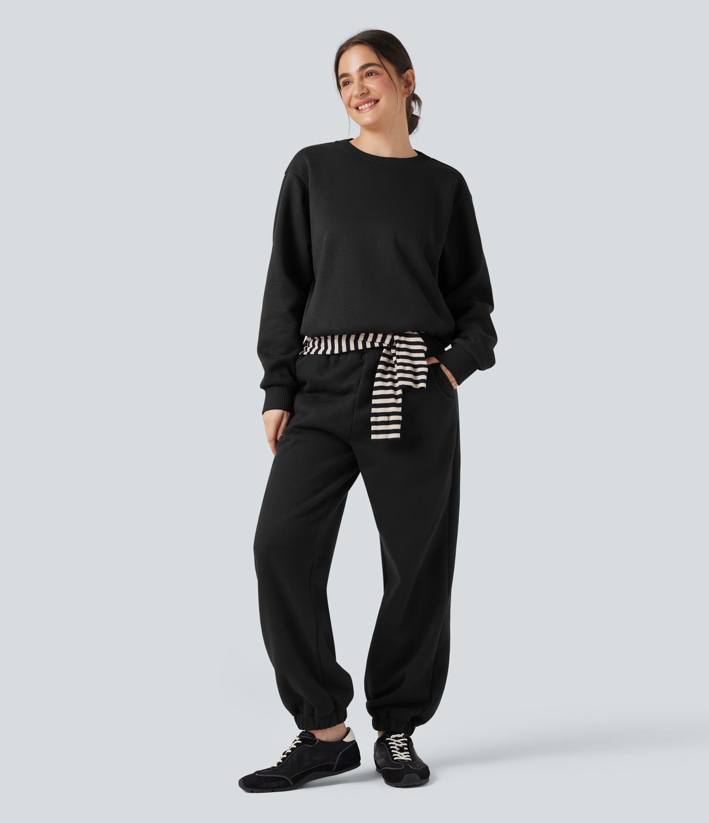 Sudadera casual de algodón con forro polar, cuello redondo, mangas largas y bolsillos