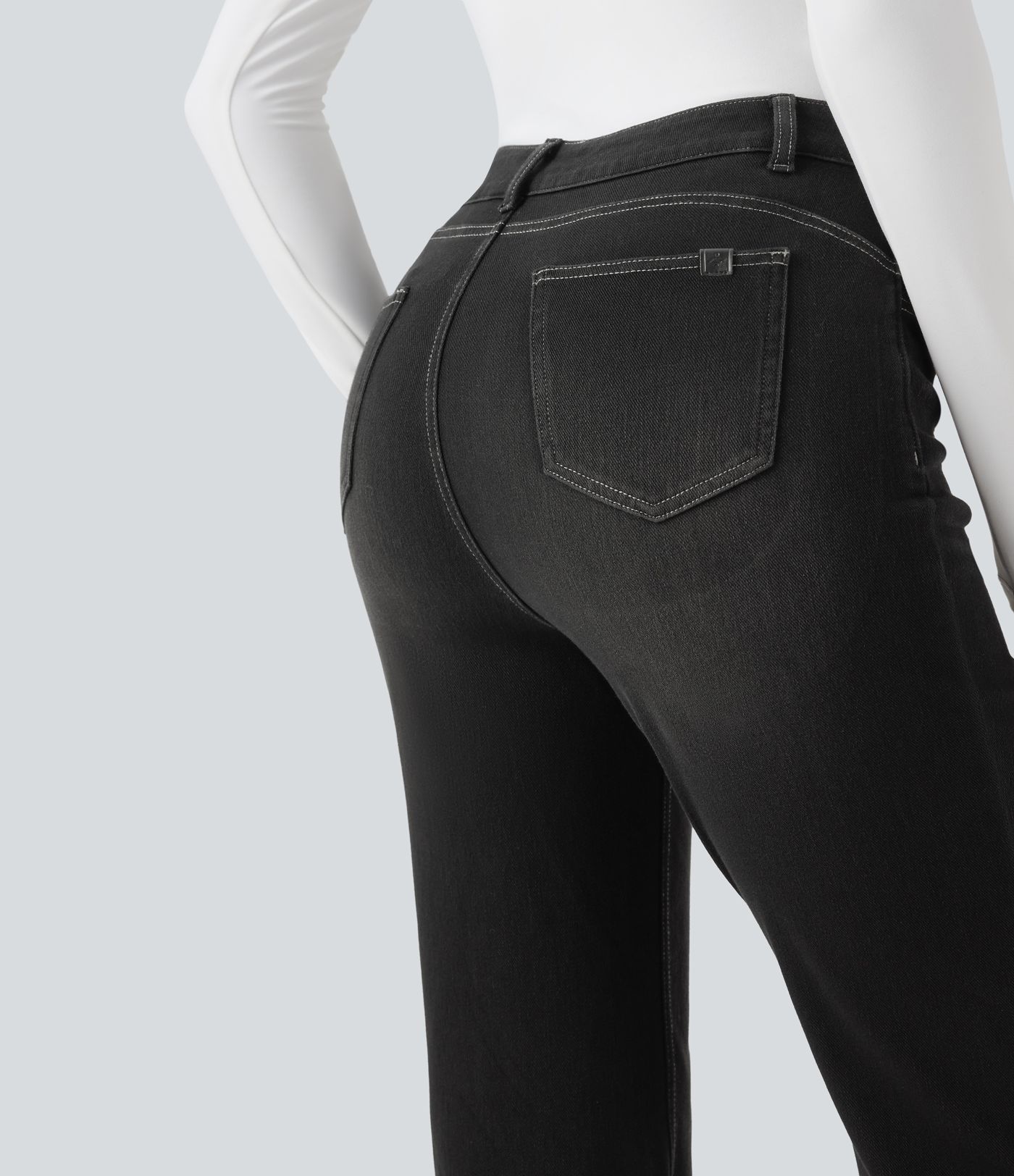 Halara Flex™ džinsa legingi ar augstu jostasvietu, vēdera kontrolei un sēžamvietas pacelšanai — ikdienas bootcut piegriezums ar kabatām