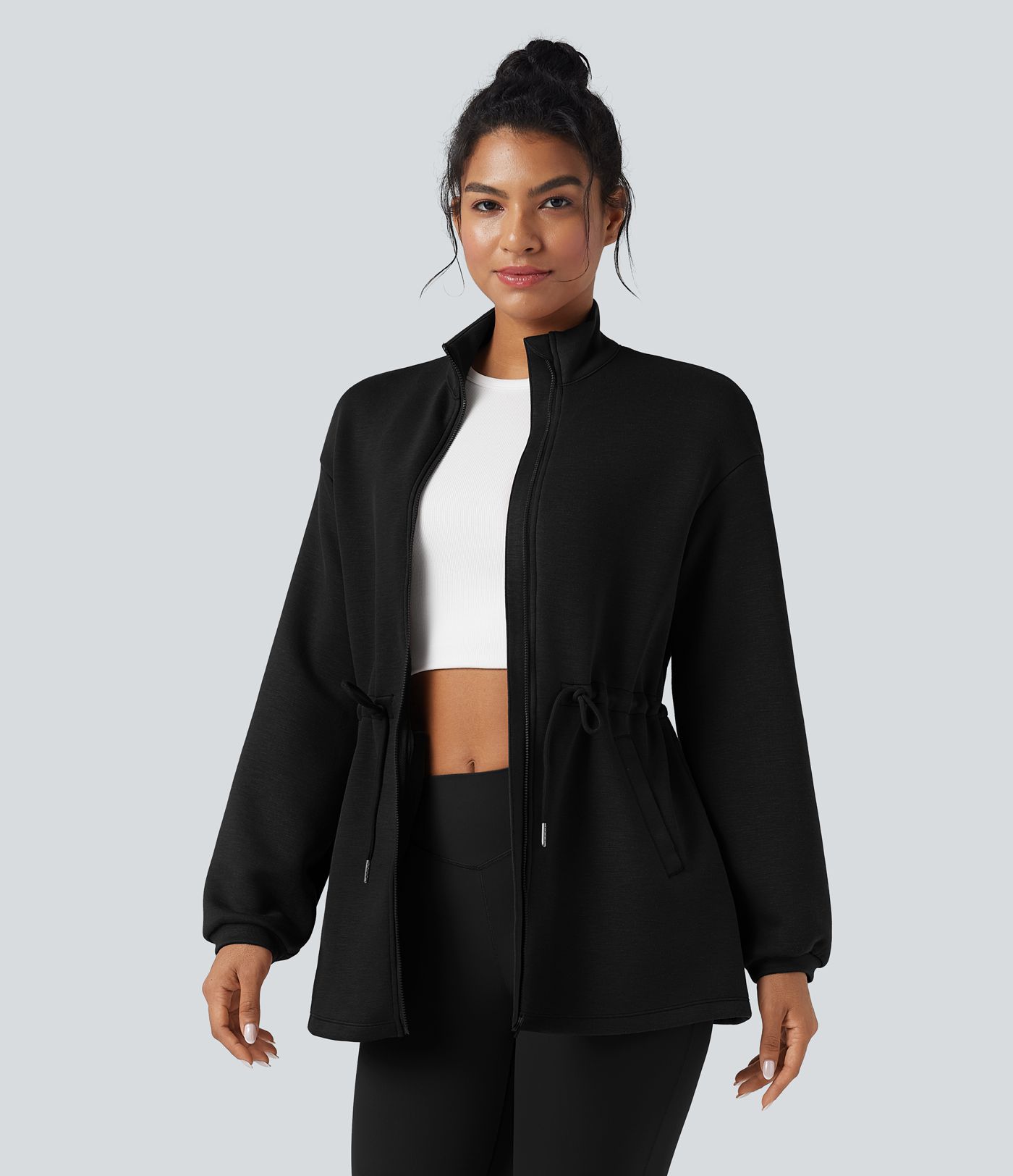 Casualjakke med rullekrave, lange ærmer, snøre og lommer