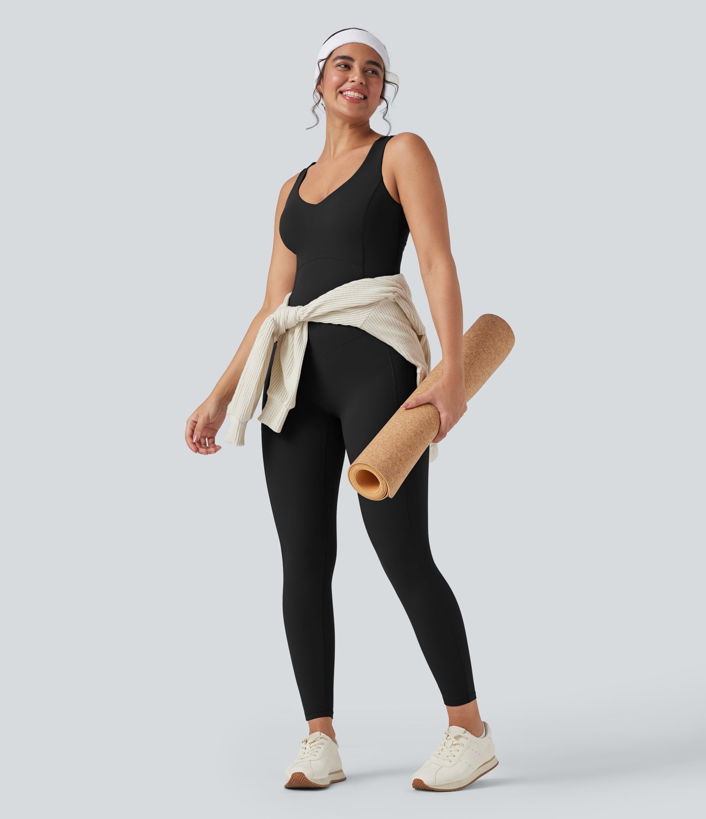 Halara UltraSculpt™ combinaison d'entraînement à col en V effet push-up pour les fesses avec poches — édition Easy Peezy