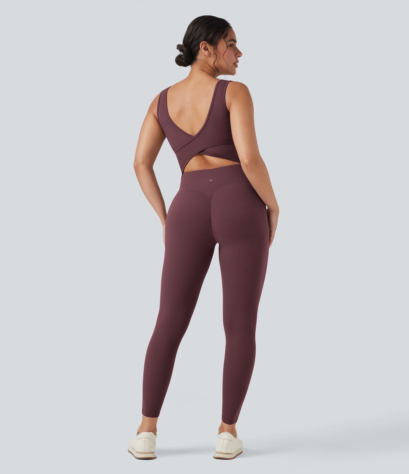 Halara UltraSculpt™ - Trainings-Jumpsuit mit V-Ausschnitt, Seitentaschen und Bauchkontrolle - Po-Lifting
