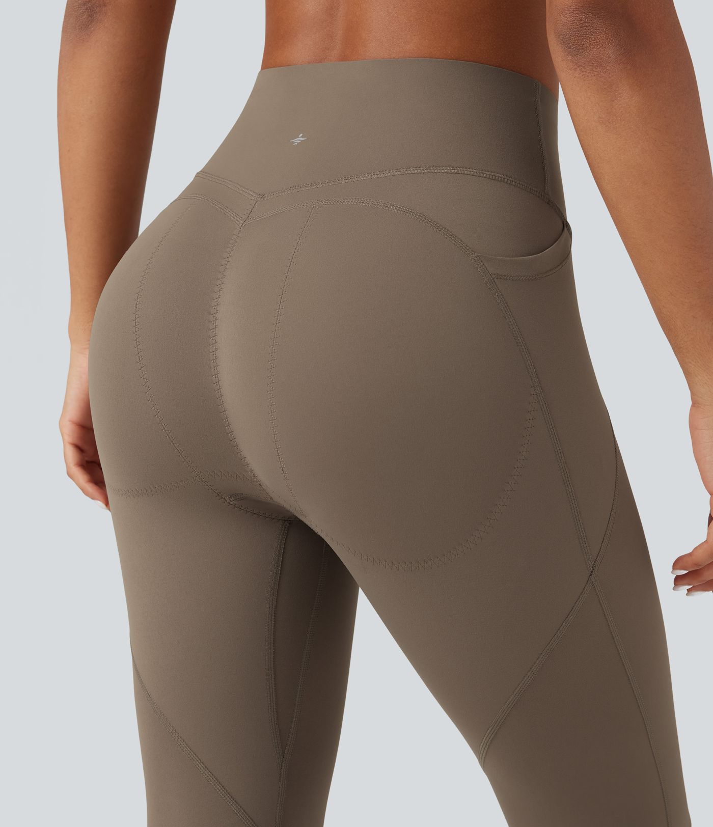 Leggings Halara UltraSculpt™ de tiro alto con control de abdomen, levantamiento de glúteos push-up en largo 7/8 con bolsillos