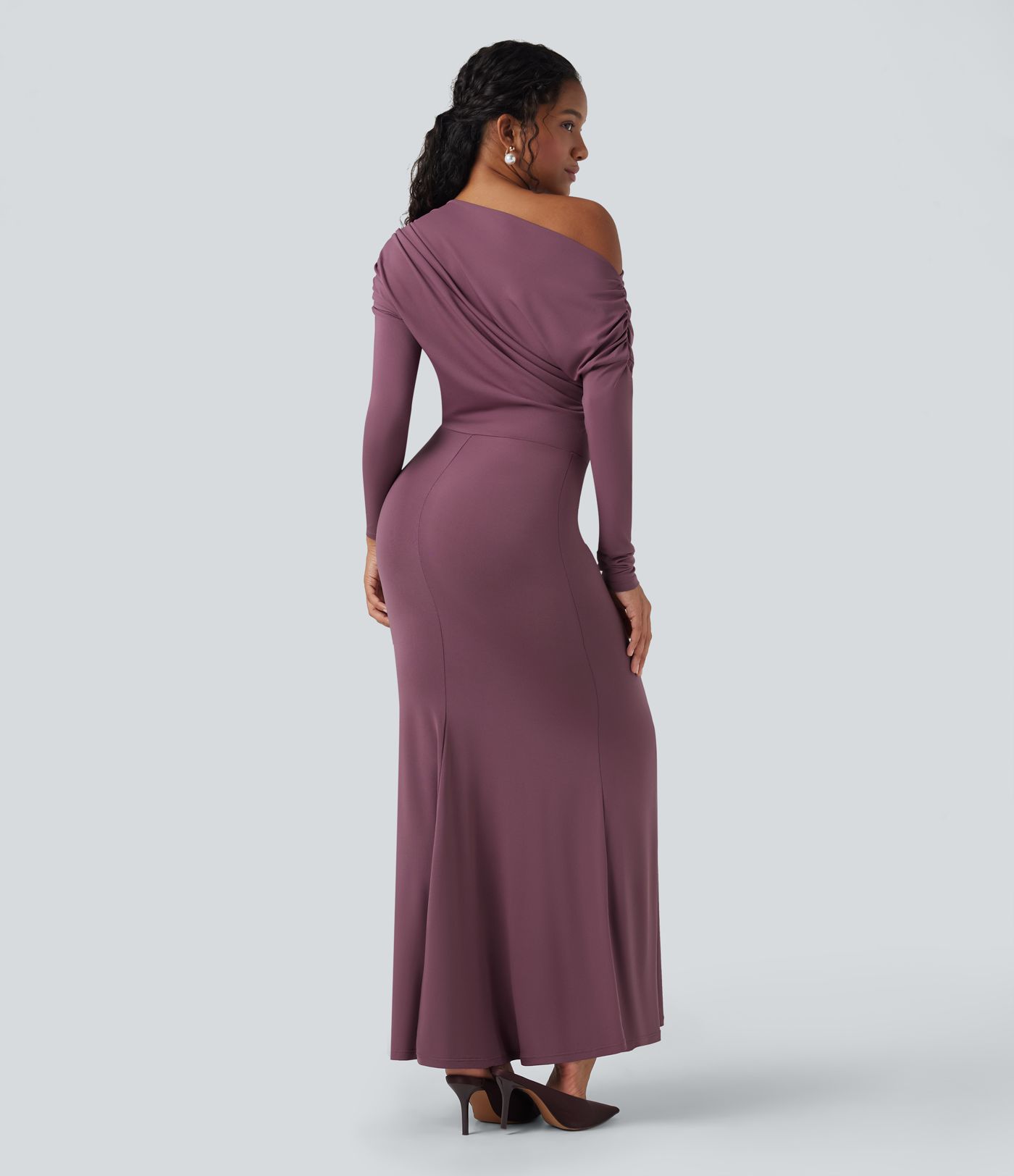 Vestido maxi sirena de manga larga con hombros descubiertos