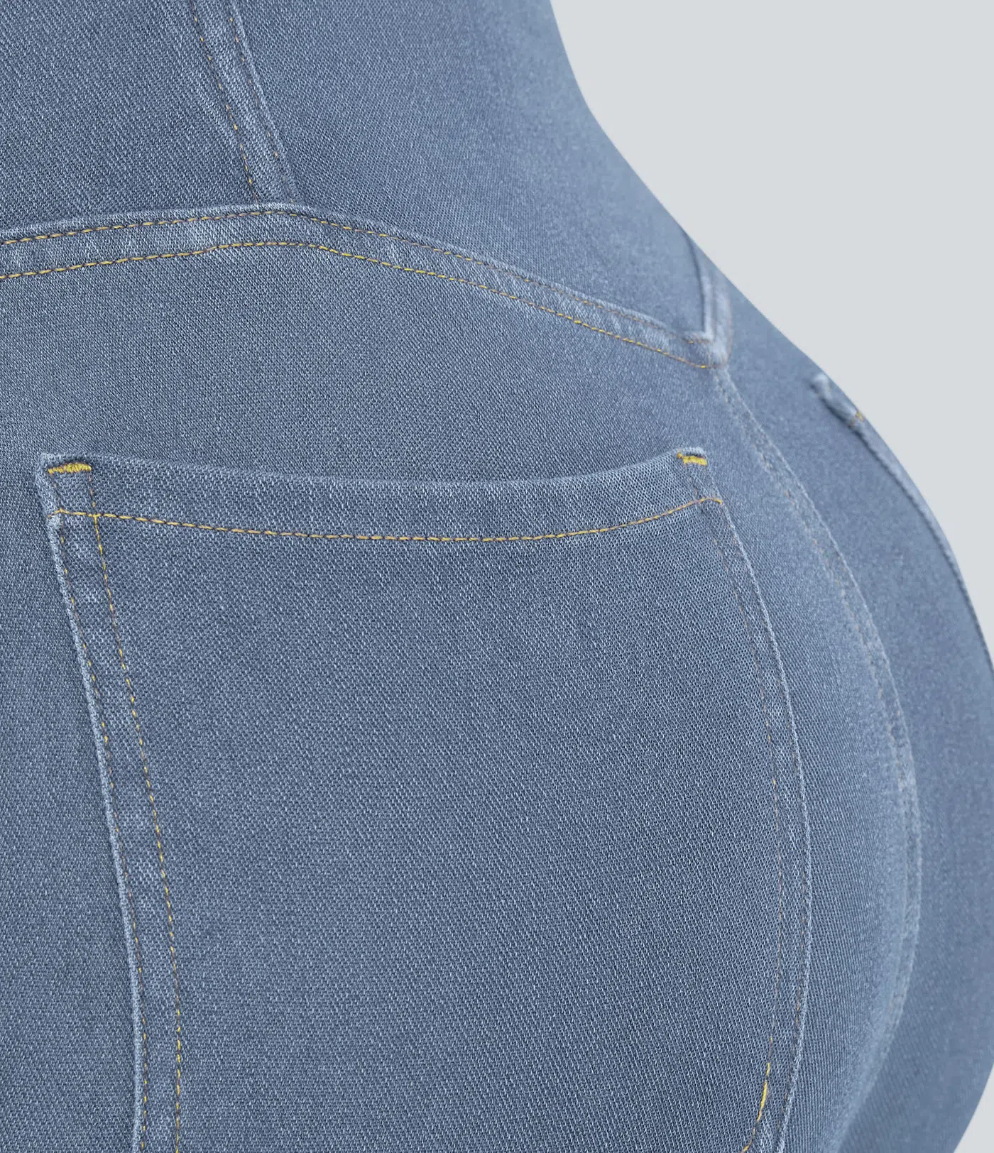 Halara Flex™ Crossover-Flared-Jeans aus elastischem Strick-Denim mit hohem Bund, mehreren Taschen und Cool-Touch