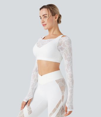 Top deportivo de yoga corto SoftlyZero™ 2 en 1 de manga larga con abertura para el pulgar y encaje en contraste 