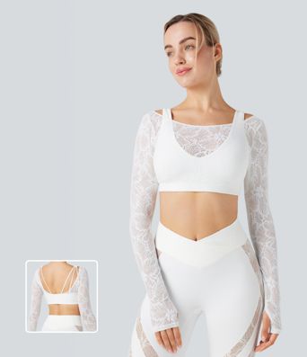 Top deportivo de yoga corto SoftlyZero™ 2 en 1 de manga larga con abertura para el pulgar y encaje en contraste 