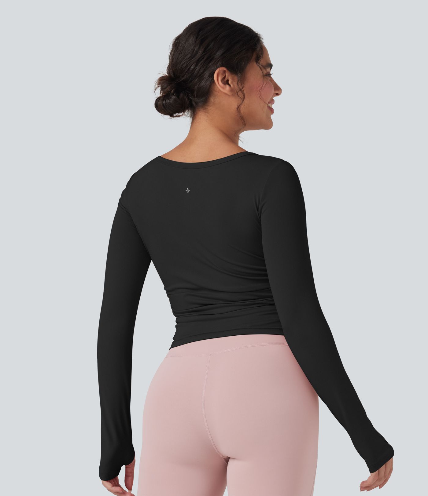 Gerafftes Yoga-Sport-Top mit Rundhalsausschnitt, langen Ärmeln und Daumenlöchern