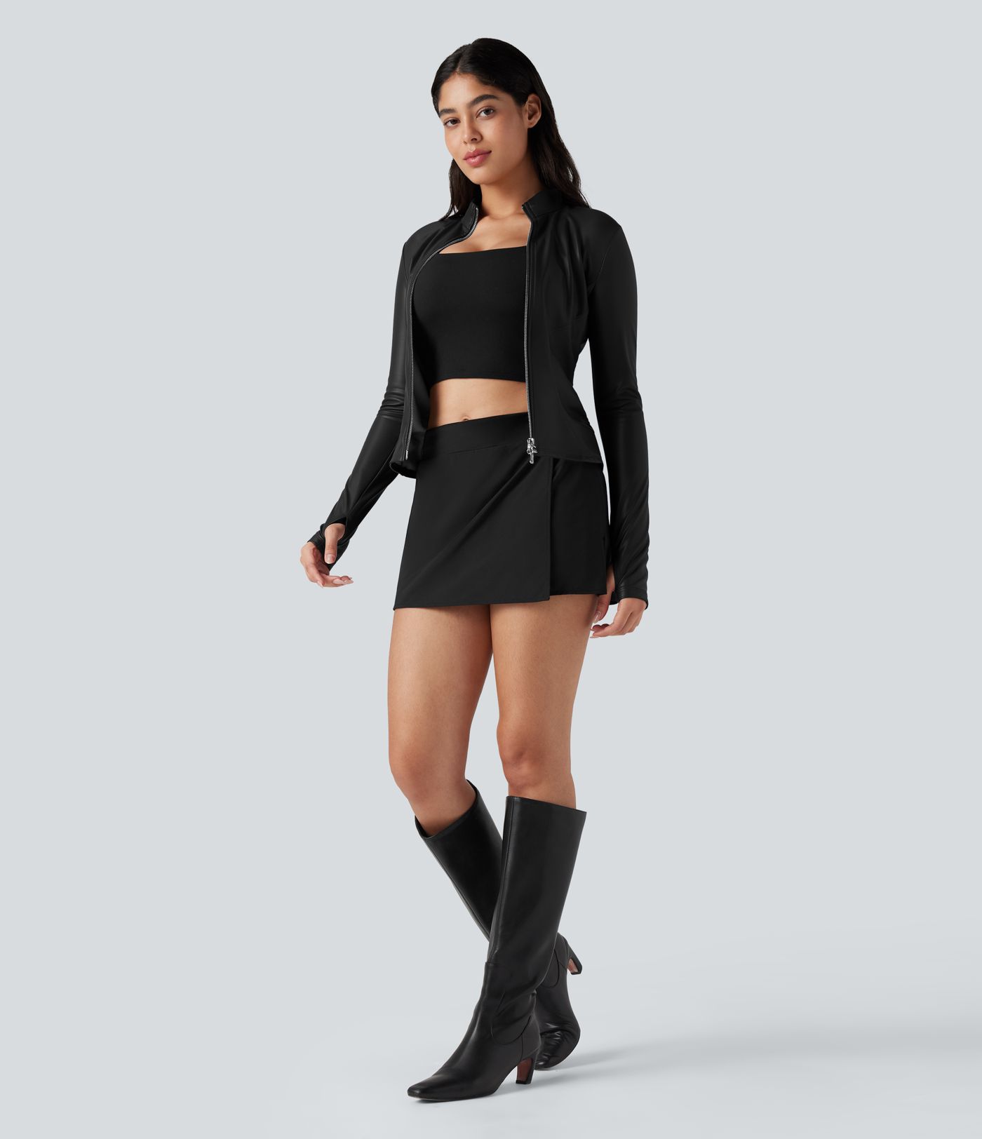 Jaqueta casual em couro PU com gola alta, mangas curtas, abertura frontal e forro de lã.