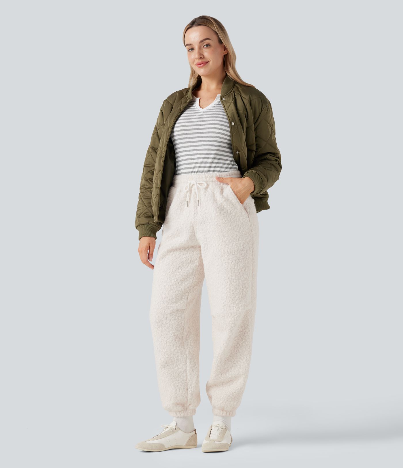 Lässige Teddy-Jogginghose mit mittelhohem Bund, mehreren Taschen und Kordelzug