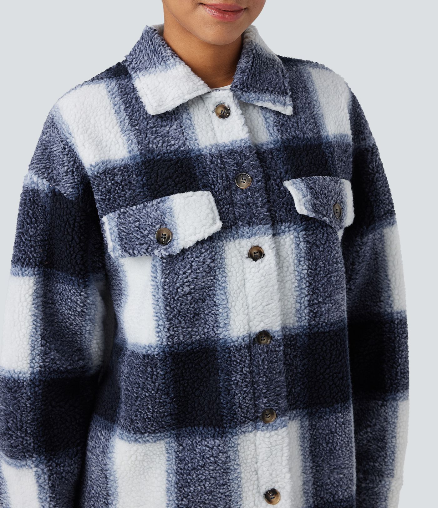 Shacket mit Kragen und langen Ärmeln, geschwungenem Saum – lässige Sherpa-Jacke mit Taschen