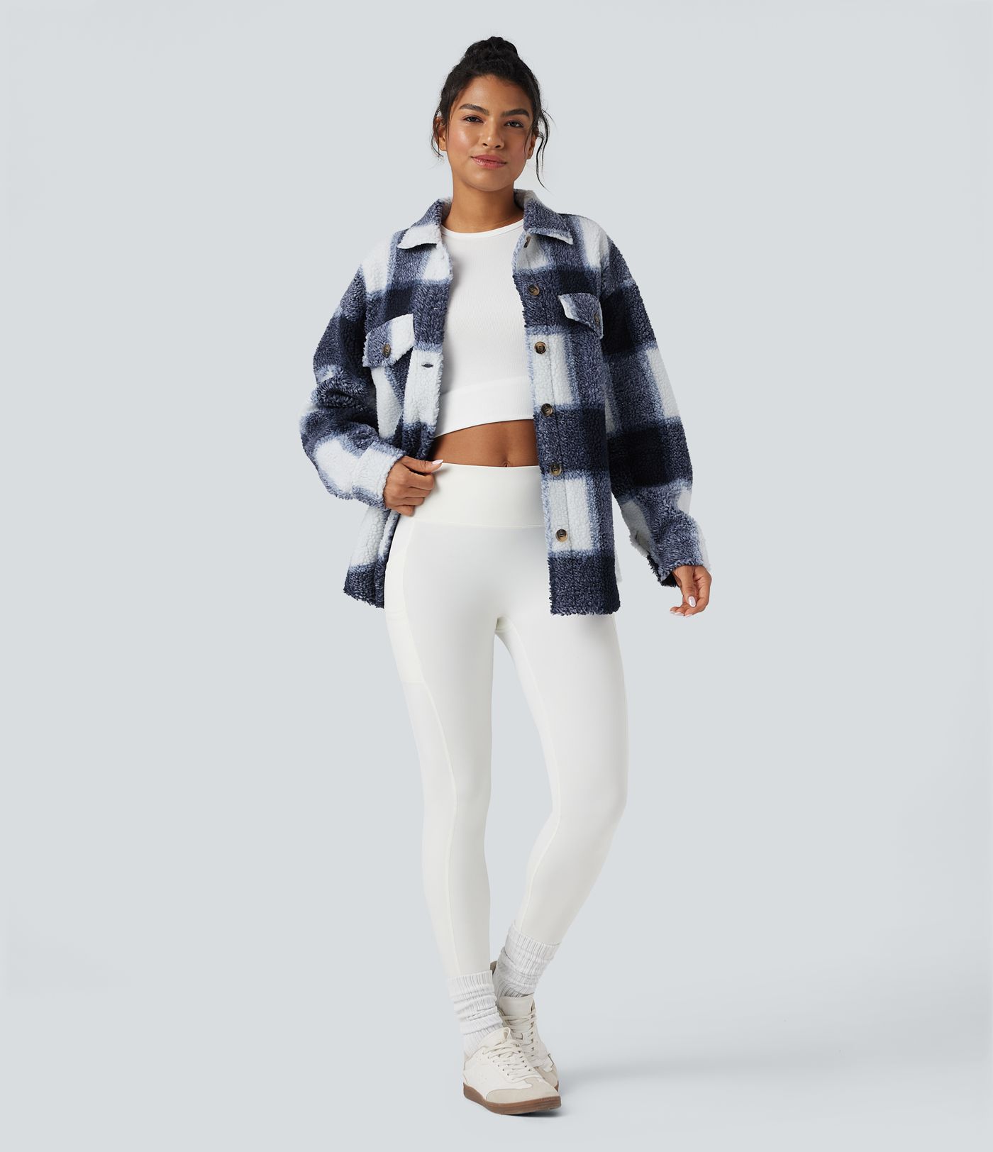 Shacket mit Kragen und langen Ärmeln, geschwungenem Saum – lässige Sherpa-Jacke mit Taschen