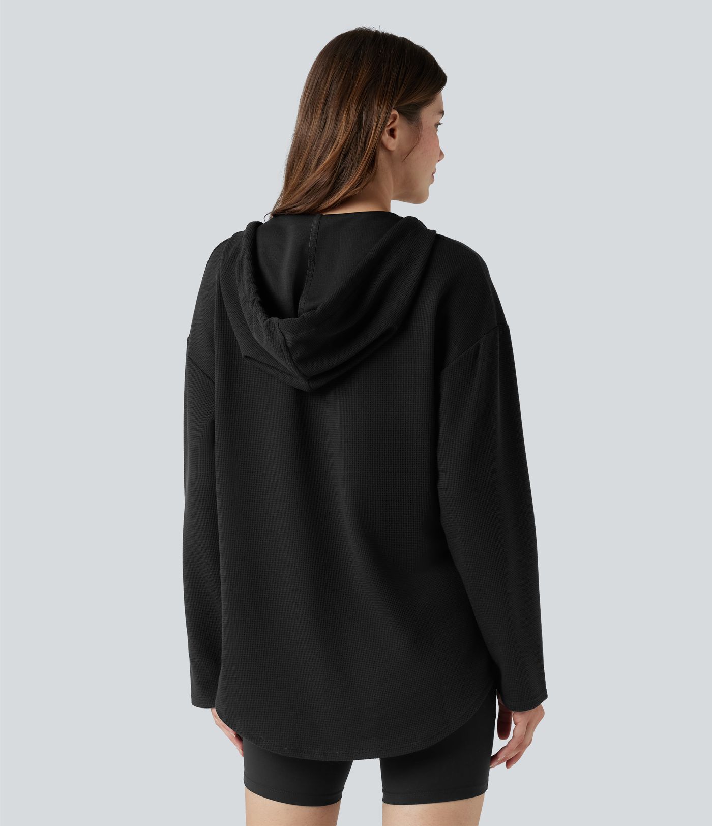 Sweat-shirt à capuche gaufré cordon de serrage manches longues ourlet arrondi avec poche