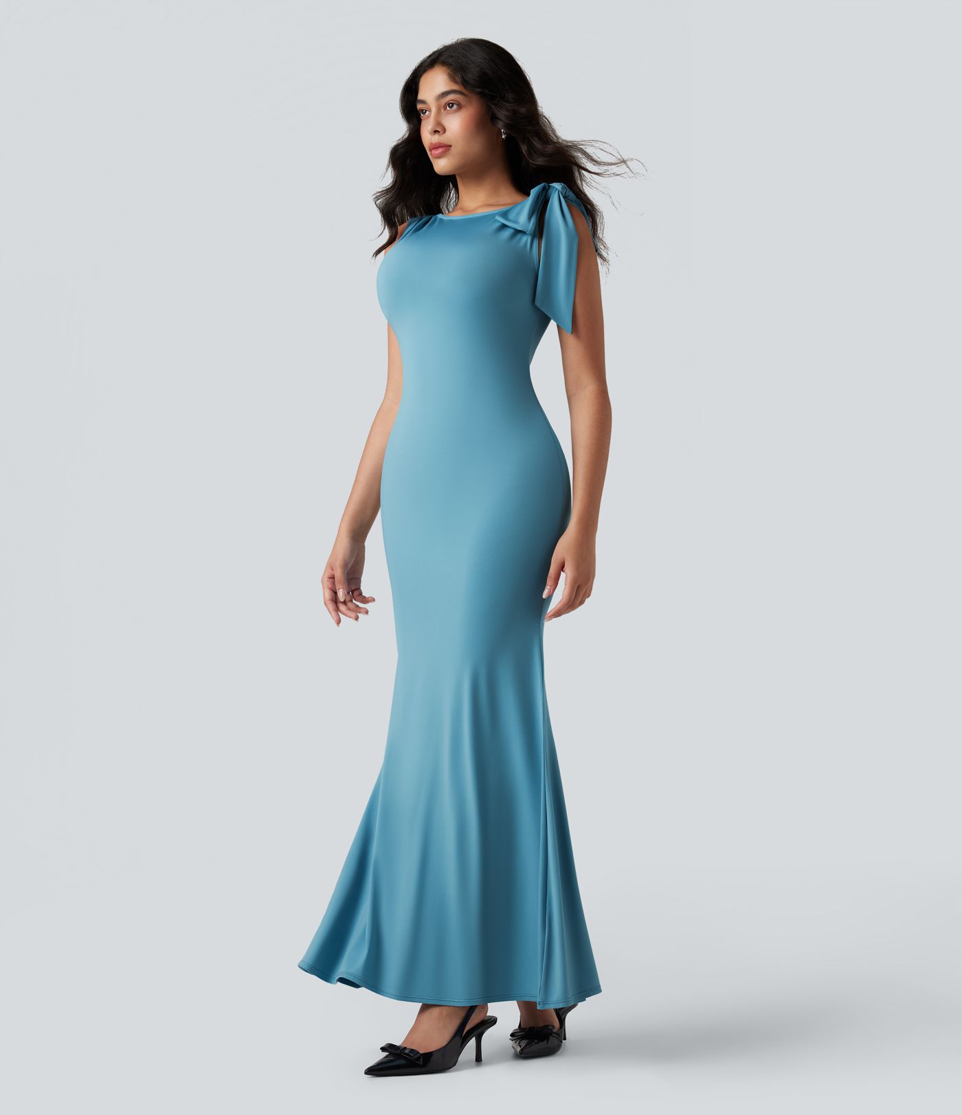 Robe longue satinée col bateau sans manches à ourlet sirène