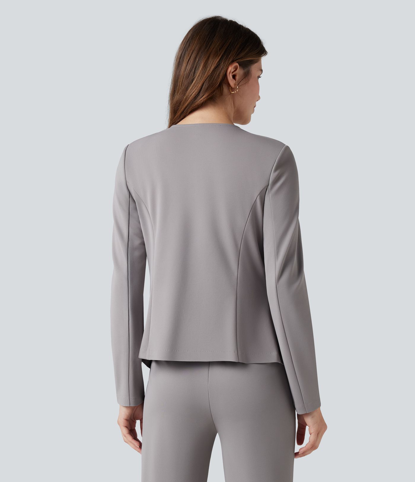 Darba žakete no krepa ar kaskādes efektu un garām piedurknēm