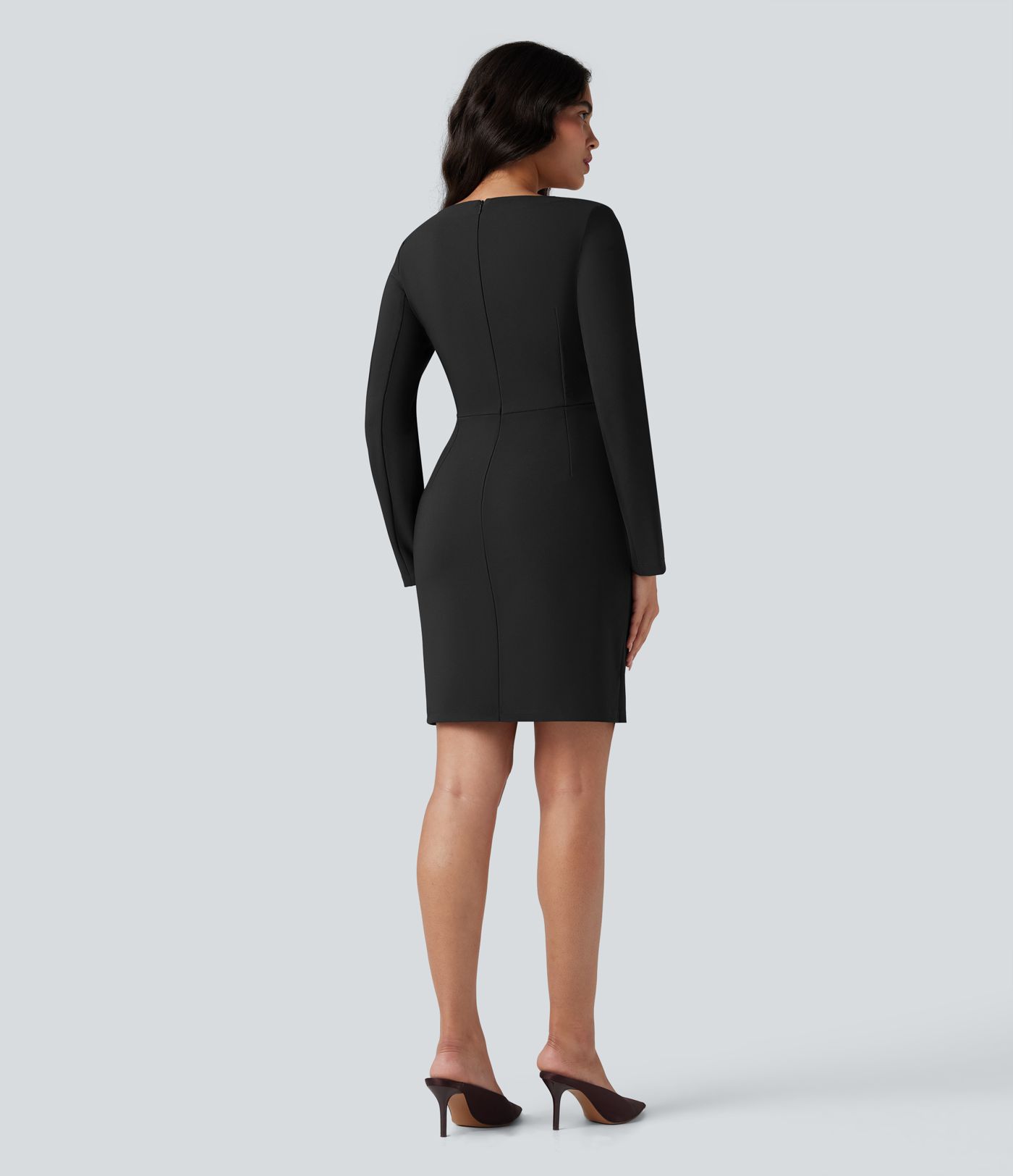 Figurbetontes Minikleid mit quadratischem Ausschnitt und langen Ärmeln für die Arbeit