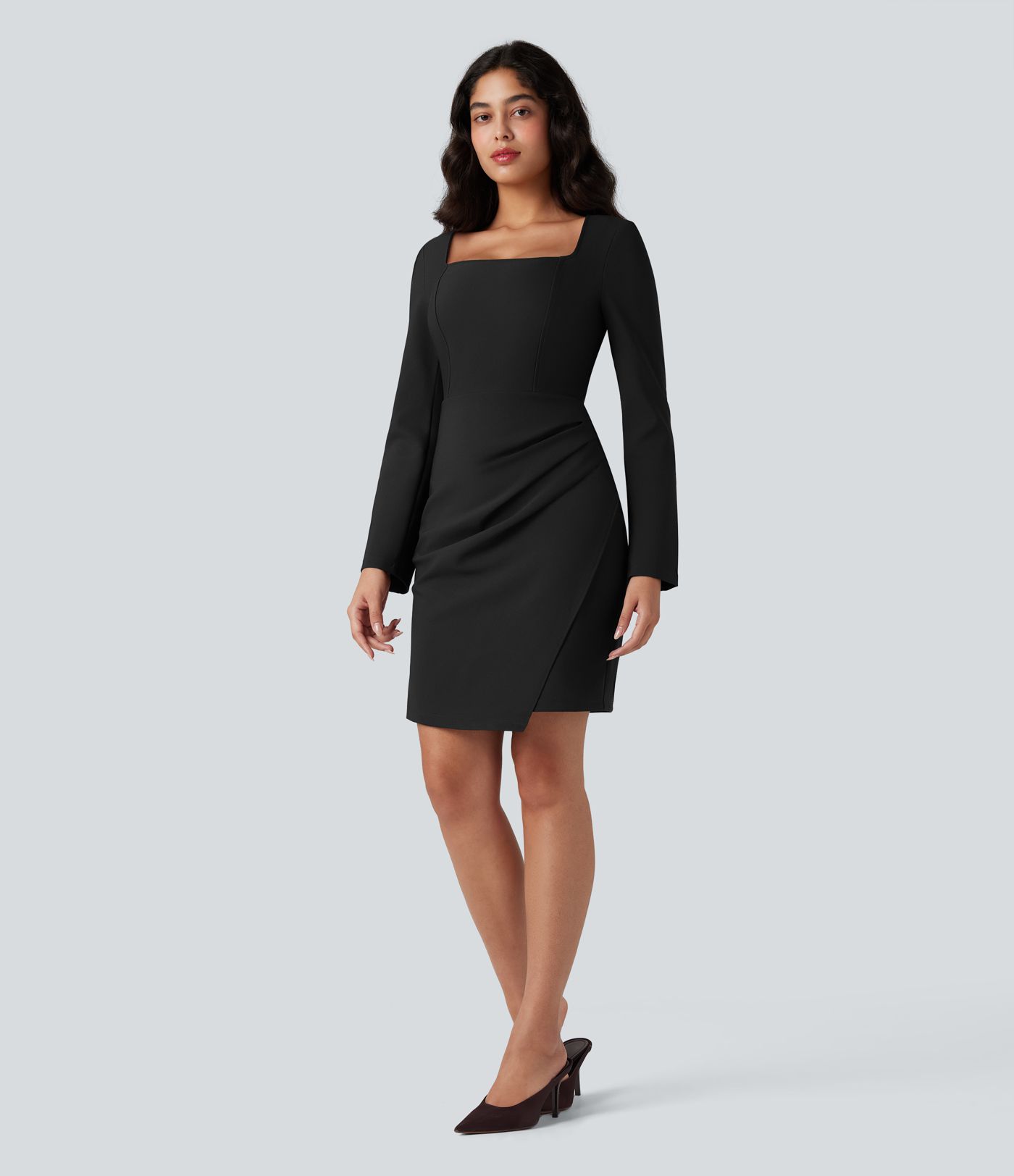 Figurbetontes Minikleid mit quadratischem Ausschnitt und langen Ärmeln für die Arbeit