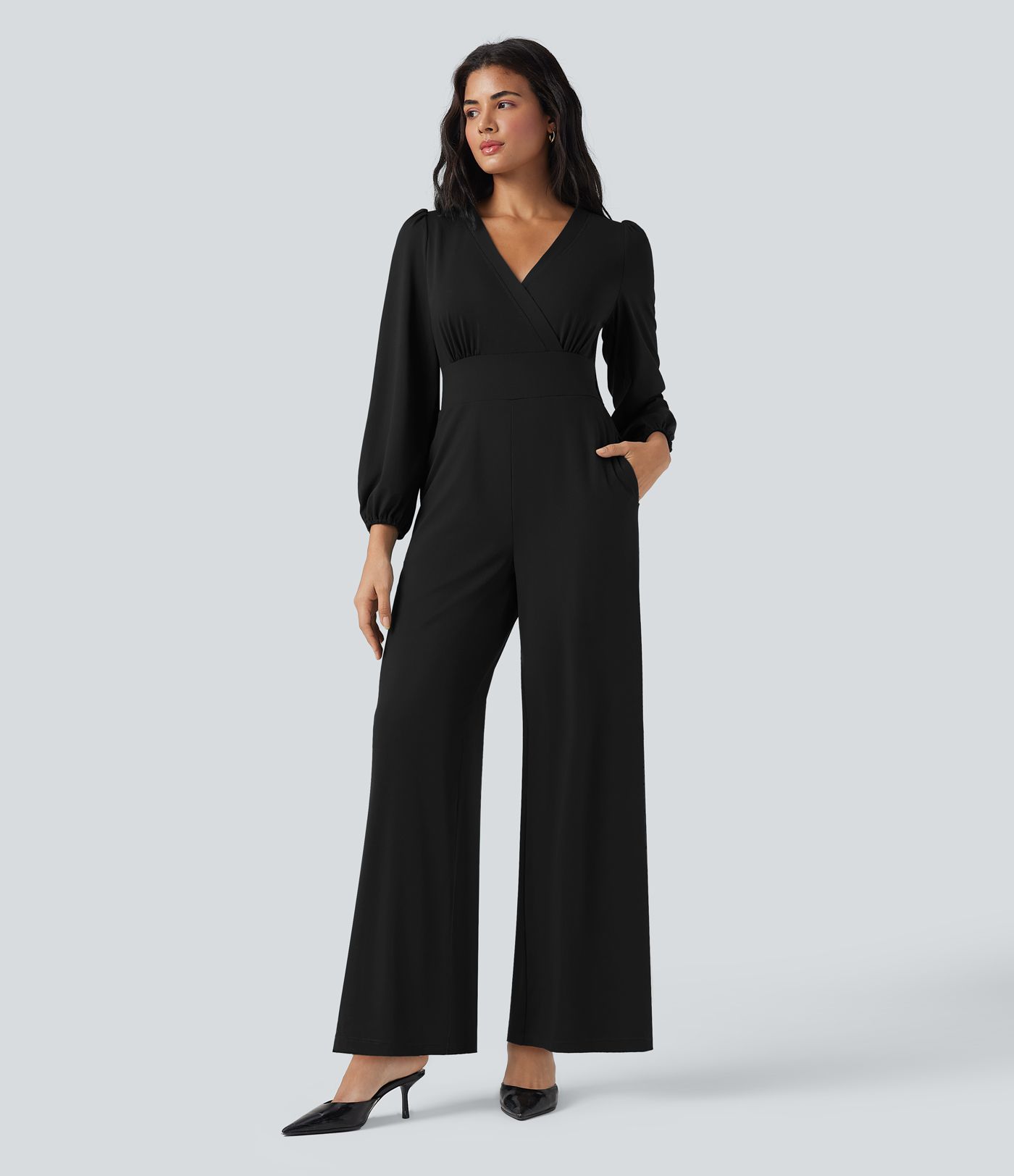 Arbeits-Jumpsuit mit V-Ausschnitt, langen Ärmeln und weitem Bein, mit Taschen – Easy Peezy Edition