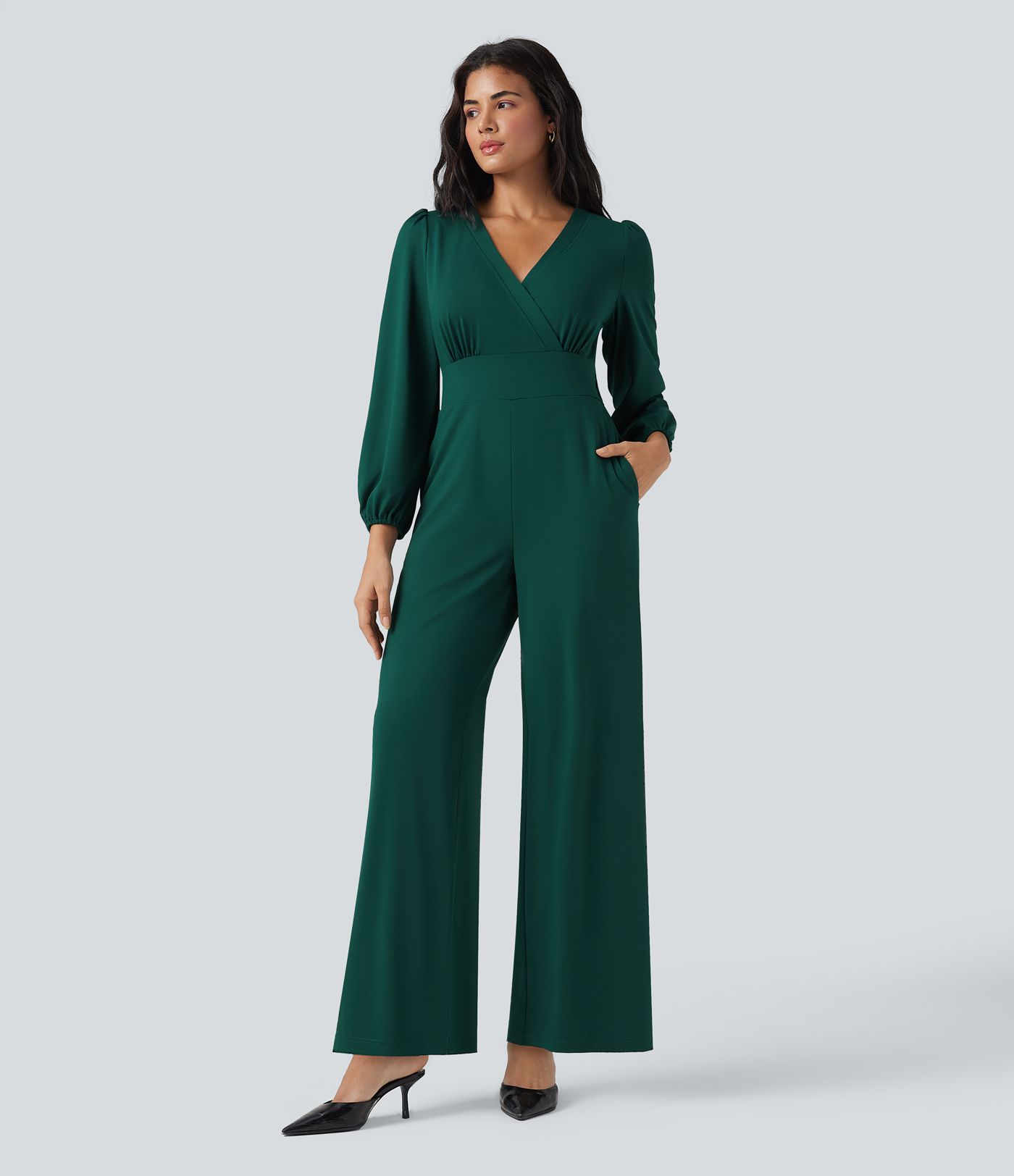 Arbeits-Jumpsuit mit V-Ausschnitt, langen Ärmeln und weitem Bein, mit Taschen – Easy Peezy Edition Arbeits-Jumpsuit mit V-Ausschnitt, langen Ärmeln und weitem Bein, mit Taschen – Easy Peezy Edition