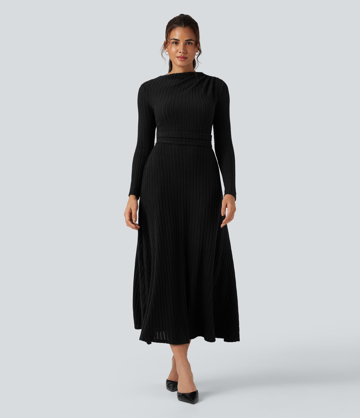 Geripptes Strick-Midi-Kleid mit langen Ärmeln und Taschen