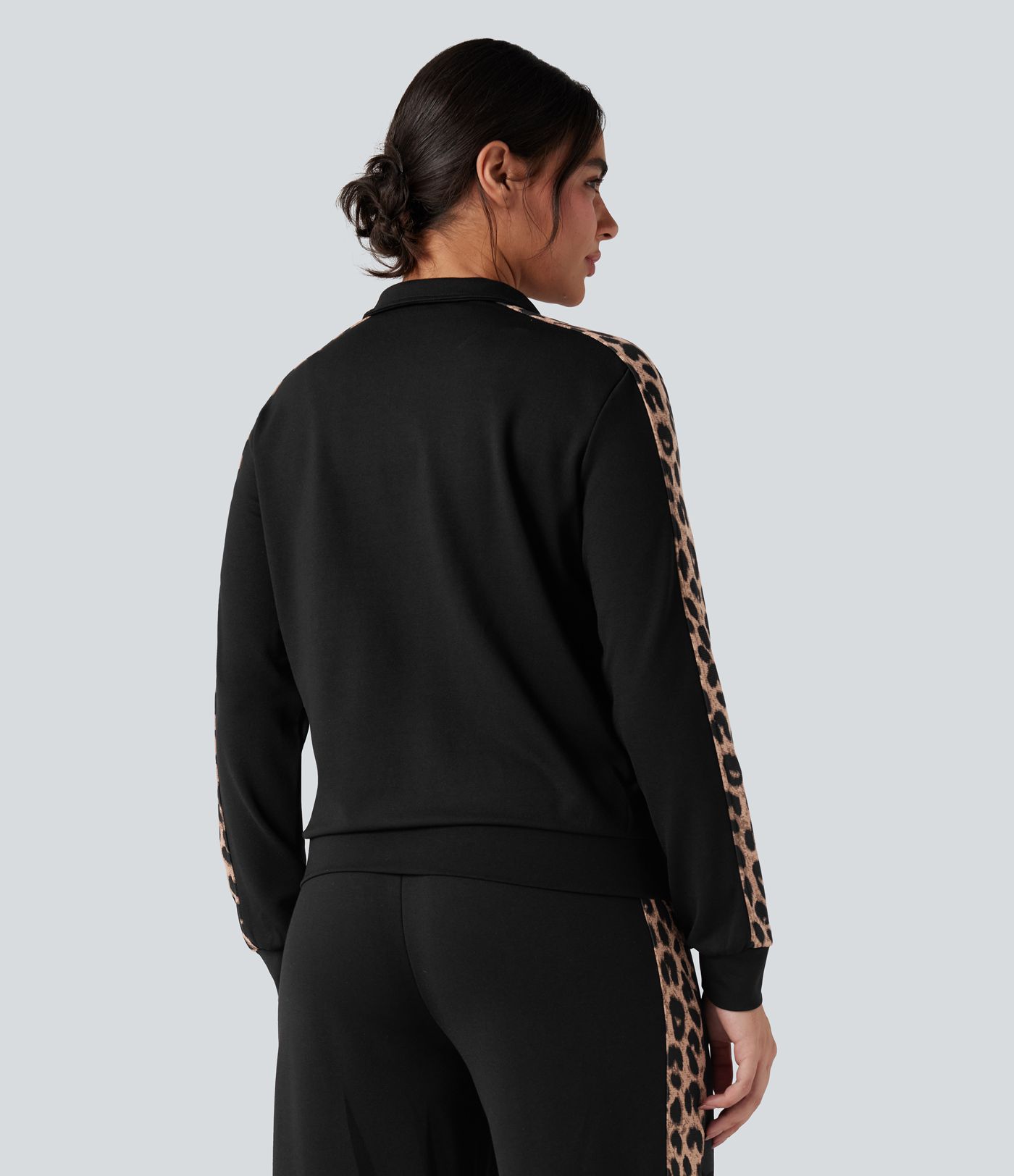 Chaqueta casual con cuello mao, estampado de leopardo en contraste y bolsillos