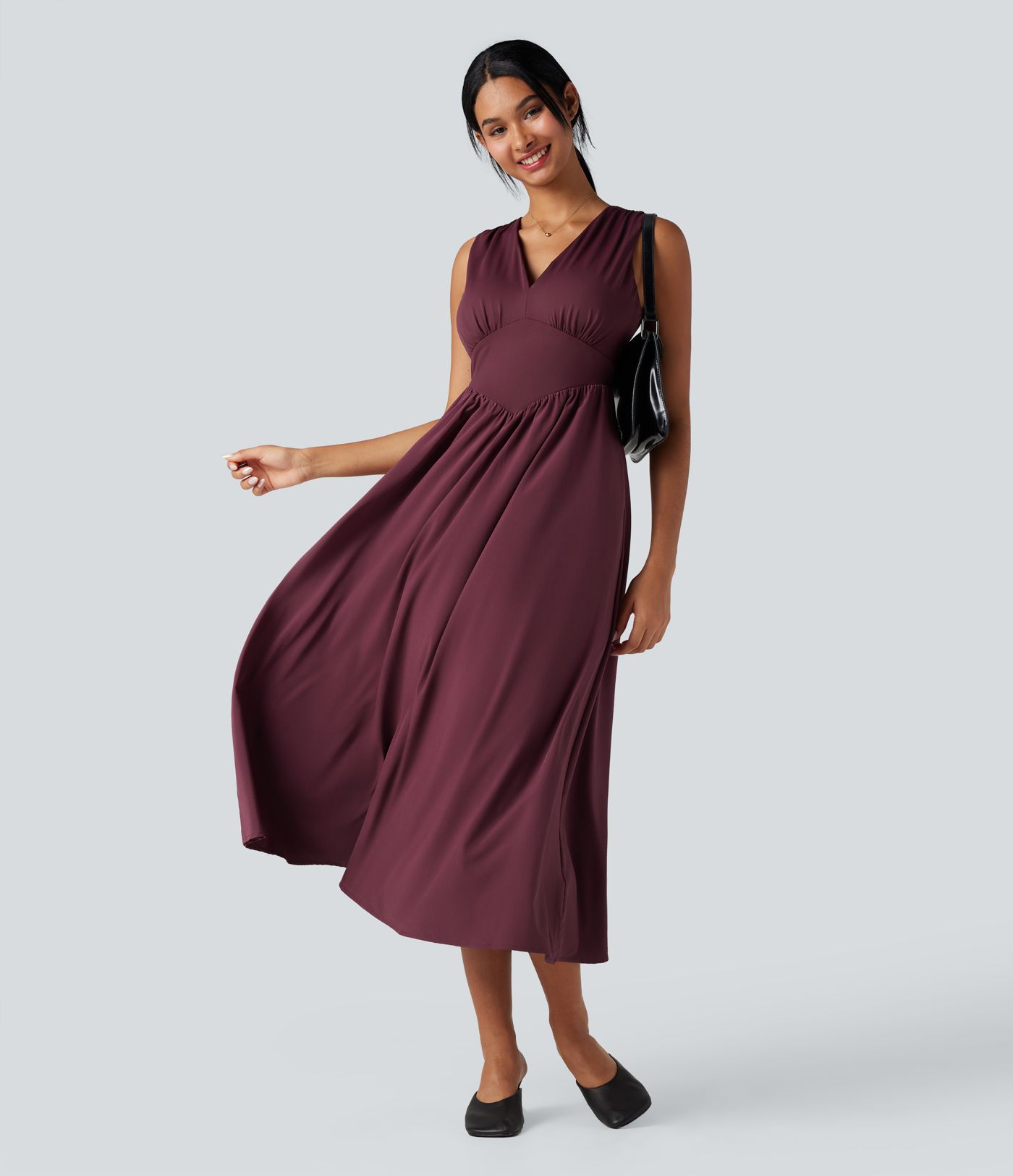Robe mi-longue fluide décontractée gainante sans manches à décolleté en V profond et séchage rapide avec poches Breezeful™