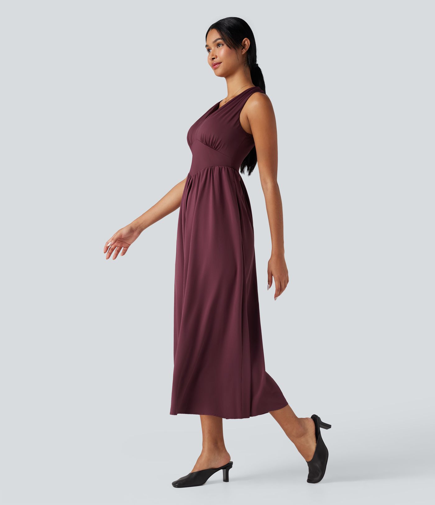 Robe mi-longue fluide décontractée gainante sans manches à décolleté en V profond et séchage rapide avec poches Breezeful™