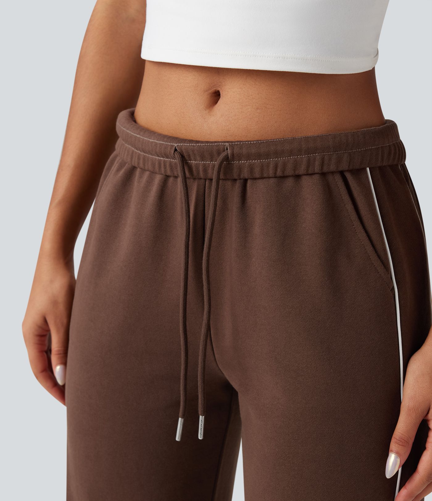 Mid-Rise Baumwollhose mit Kordelzug, geradem Bein, Colorblock und Taschen