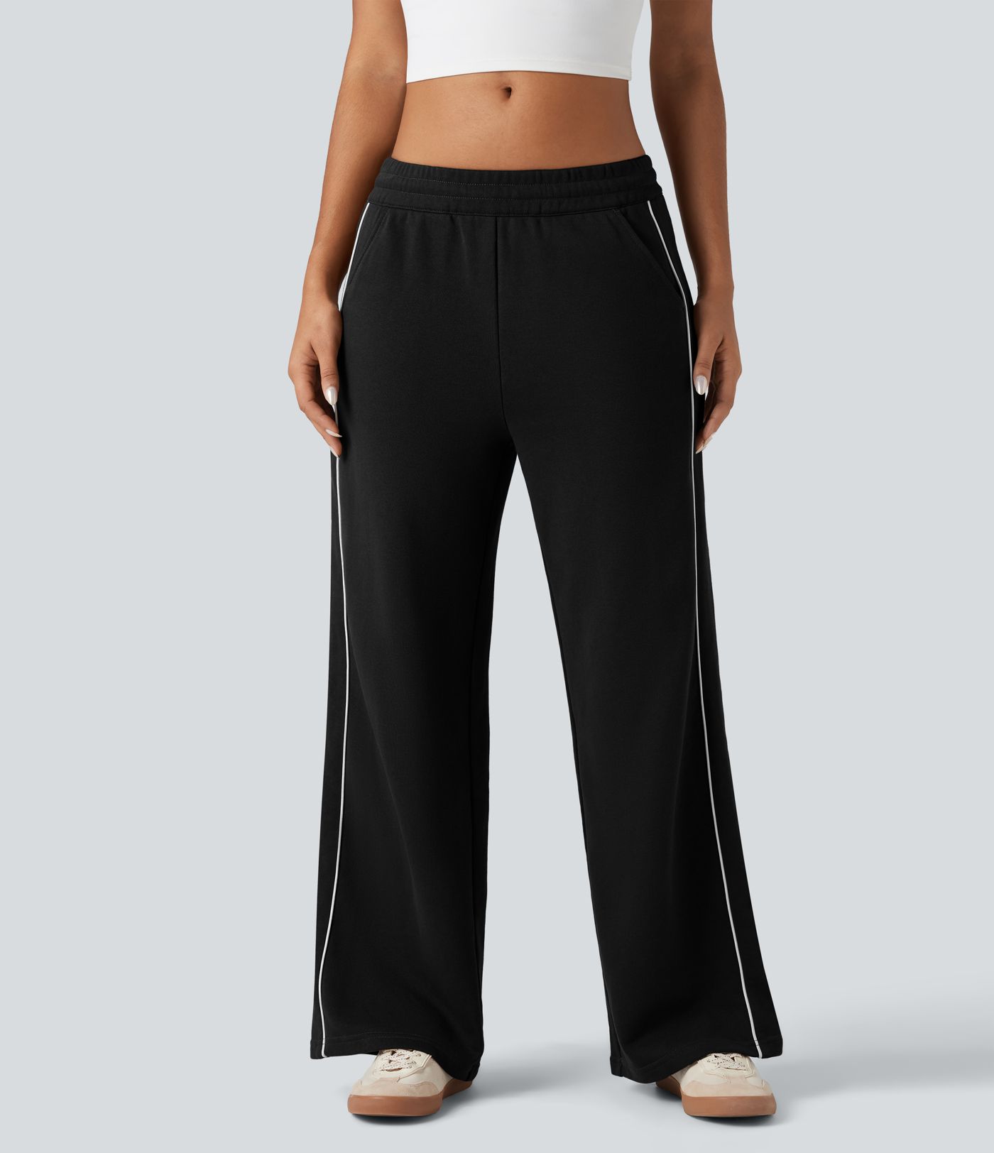 Pantaloni casual in cotone a blocchi di colore, vita media con coulisse, gamba dritta e tasche.