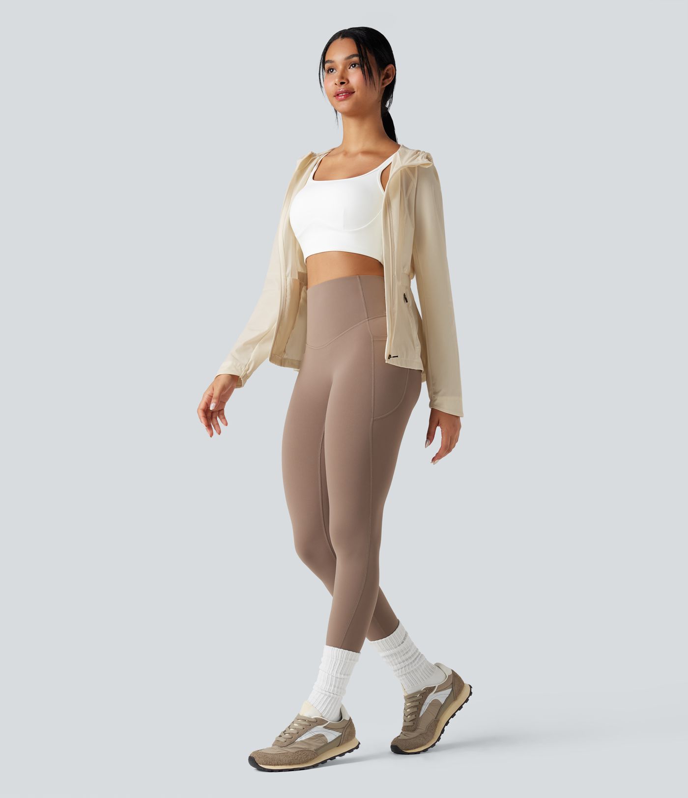 Water Repellent Abrasion-resistant Hooded Contrast Mesh Hiking Jacket with Pockets