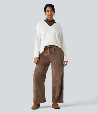 Pantalones informales de tiro medio con cordón, en tejido teddy, pernera recta y bolsillos.