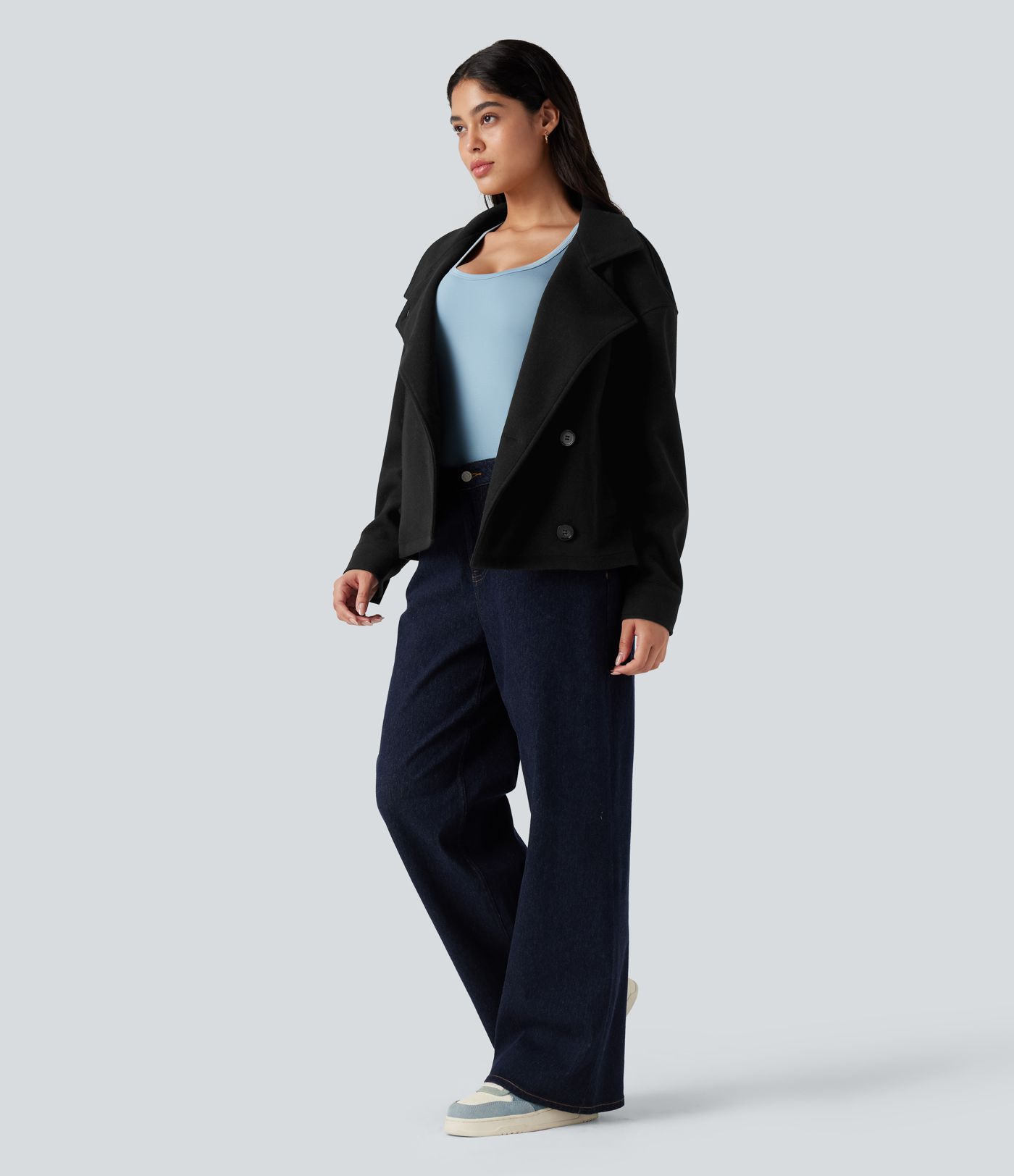 Vardaglig fleecekappa med kavajslag, långa ärmar och fickor