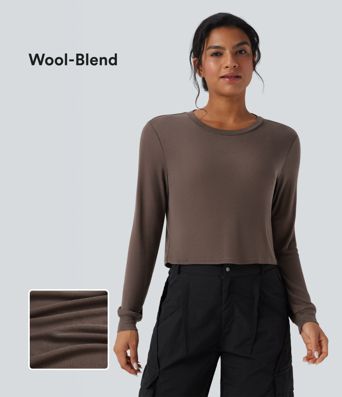 Laisvas vilnonis viršus su apvalia iškirpte ir ilgomis rankovėmis