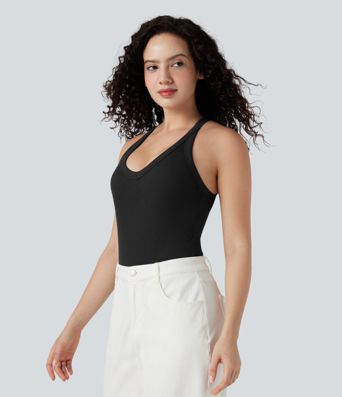 Gerippter, ärmelloser, figurbetonter Body mit V-Ausschnitt und überkreuztem Rückendetail, lässig