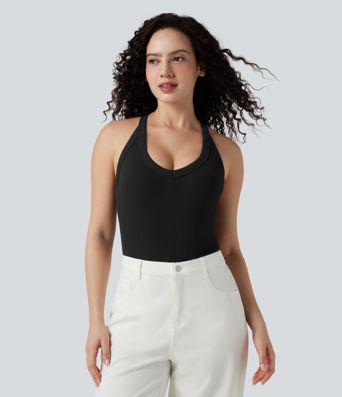 Gerippter, ärmelloser, figurbetonter Body mit V-Ausschnitt und überkreuztem Rückendetail, lässig